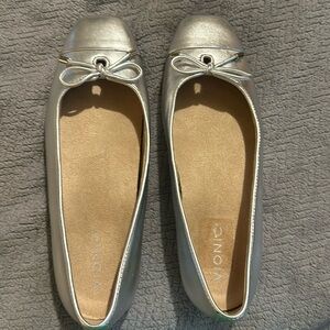 Vionic Klara flat size 9 but fits like a 9.5 or 10.